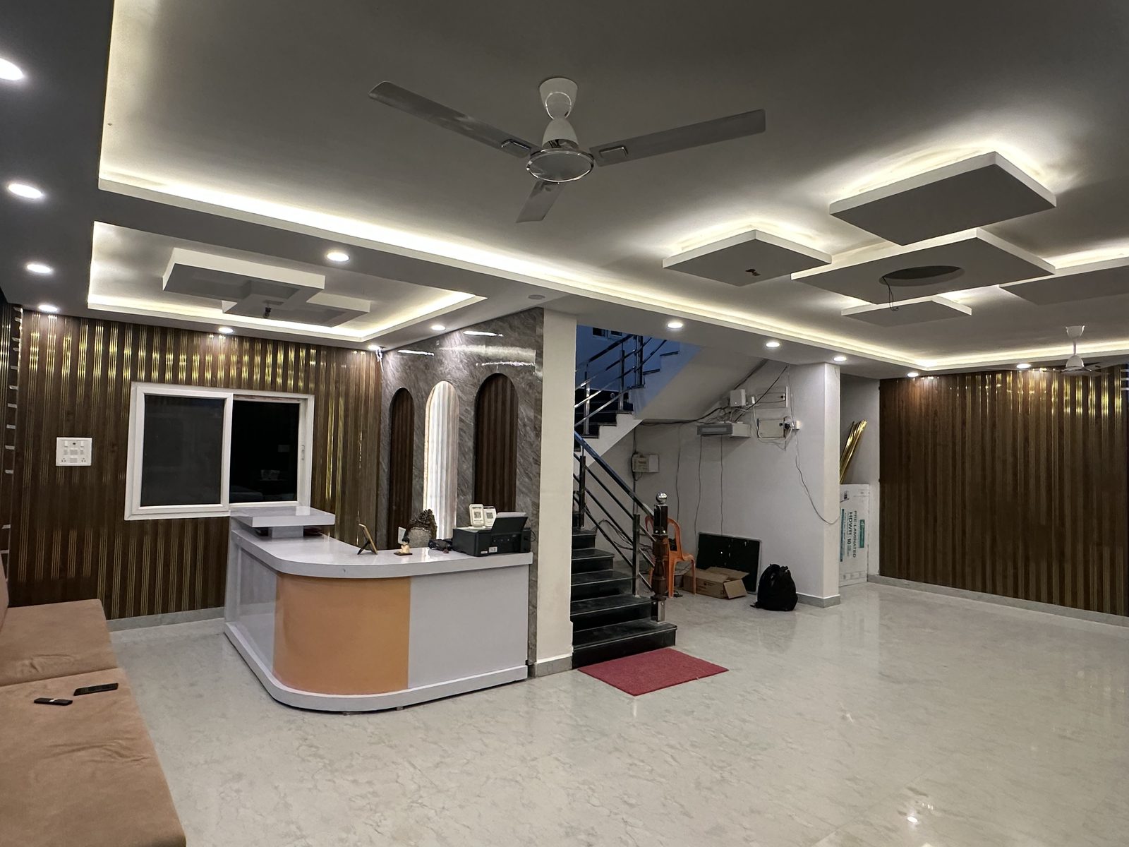 Lobby and lounge at Hotel Niko International