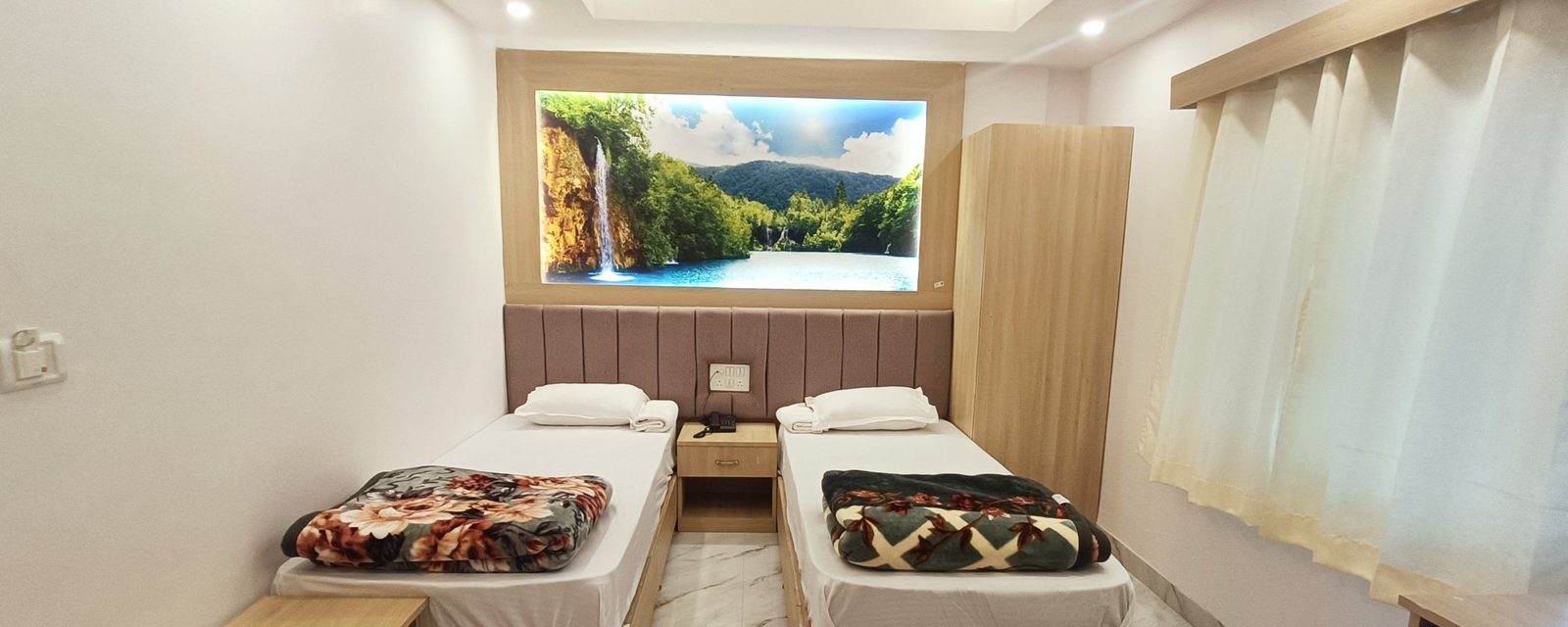 Twin room waterfall wall art at Hotel Niko International
